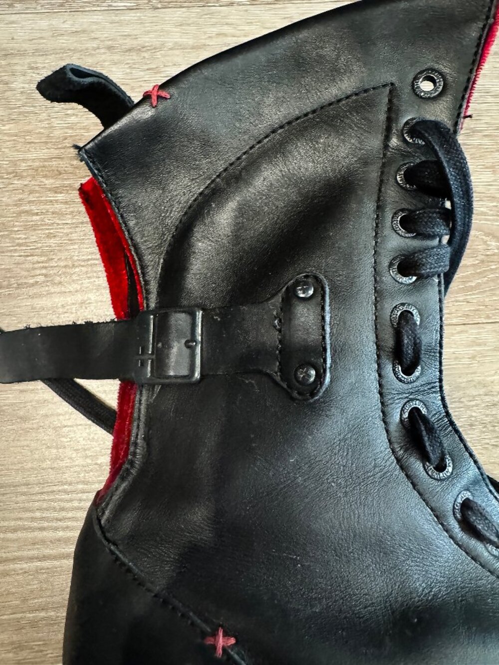 Dr. Martens 11554 13-eye combat boot. - Picture 7 of 11